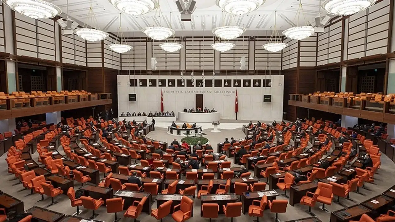 AK Parti TBMM'de değişiklik istiyor: Vekillerin maaşları kesilecek