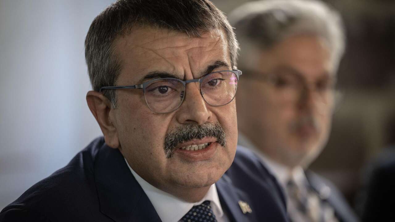 Bakan Tekin bildiğiniz gibi: TÜGVA organizasyonunda Atatürk'e mektup yarışmasını neden yasakladıklarını açıkladı