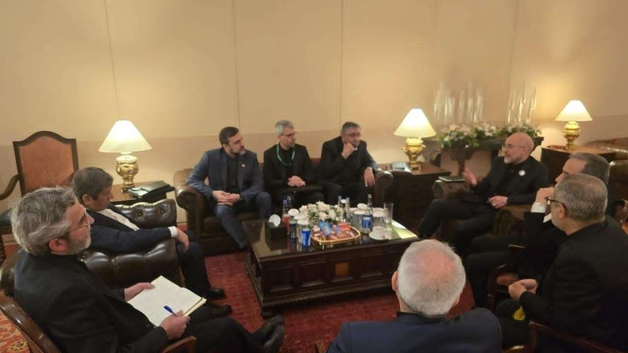 ABD -İran aynı masada: Pakistan'daki görüşmelerden ilk kare yayımlandı