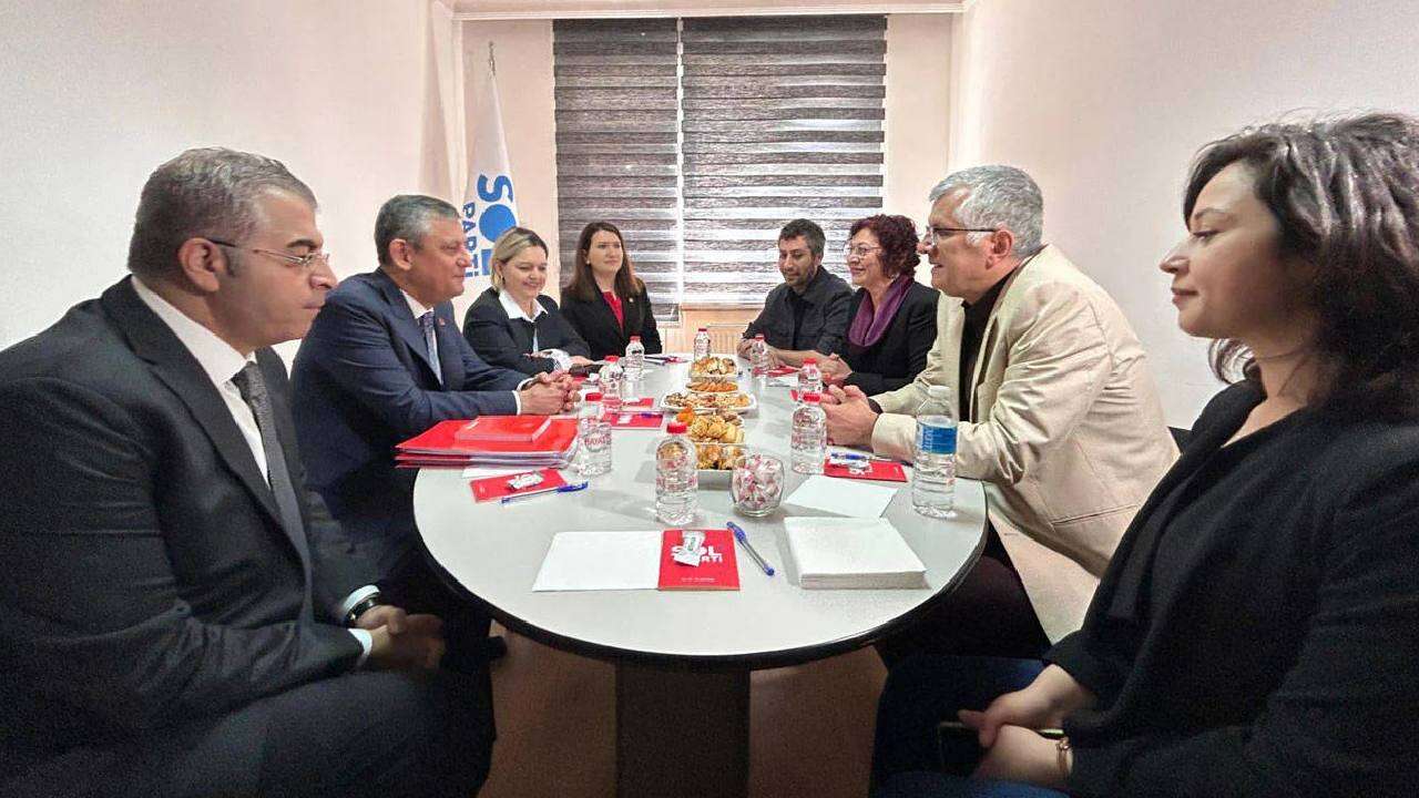 CHP lideri Özgür Özel'den SOL Parti'ye ziyaret