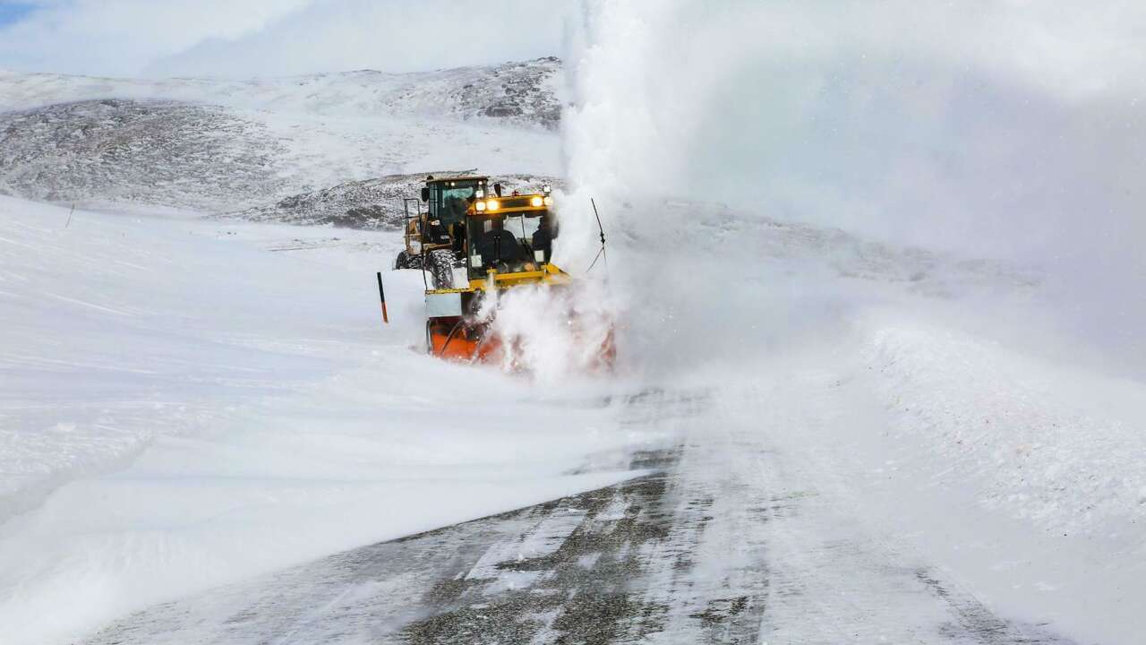 Van'da kar yağışı nedeniyle 93 yerleşim ulaşıma kapandı