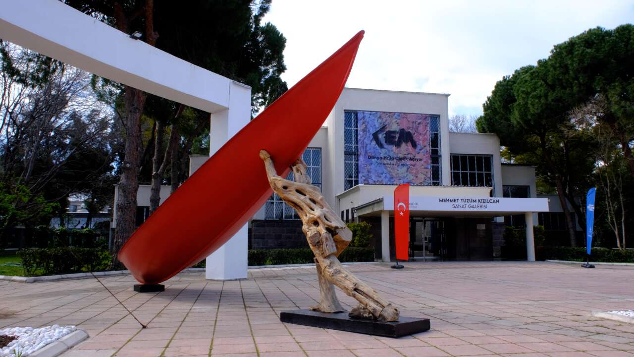 Cem Sağbil’in yeni sergisi İzmir’de: “Dünya Hâlâ Çiçek Açıyor”