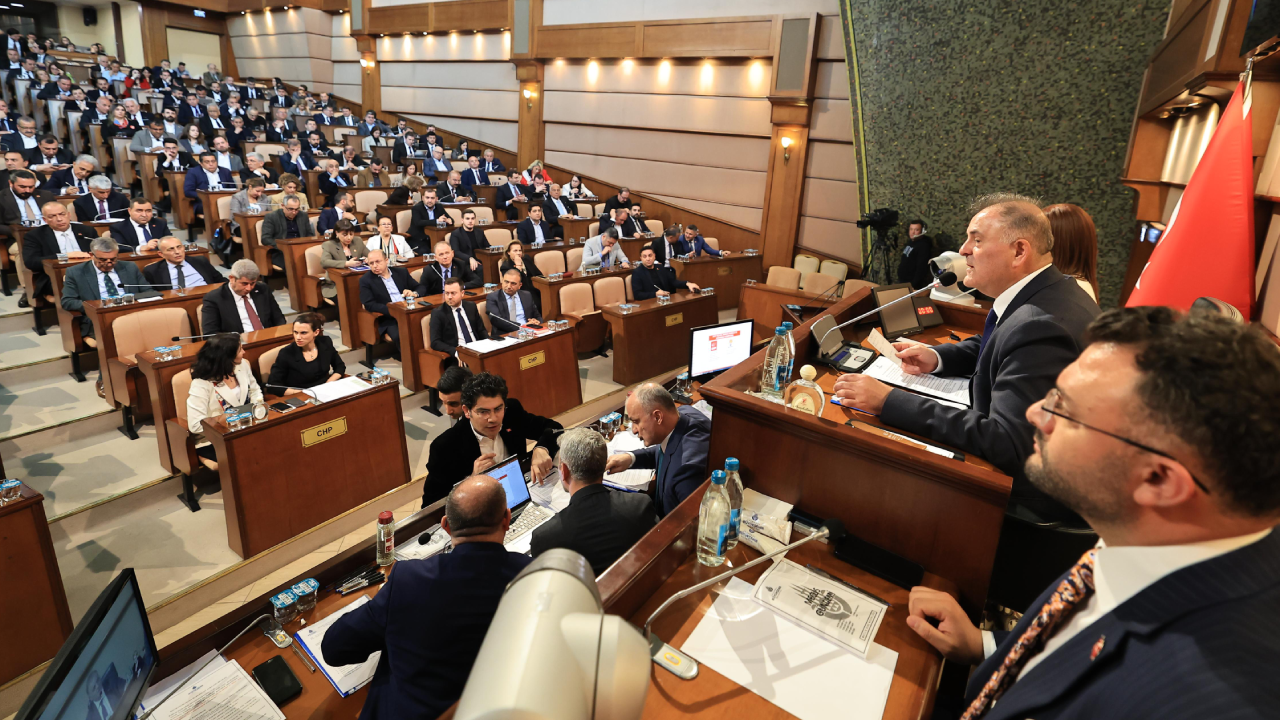 İBB Meclisi’nde 'mühürsüz oy' resti: 'Burada atı alan Üsküdar’ı geçemez!'