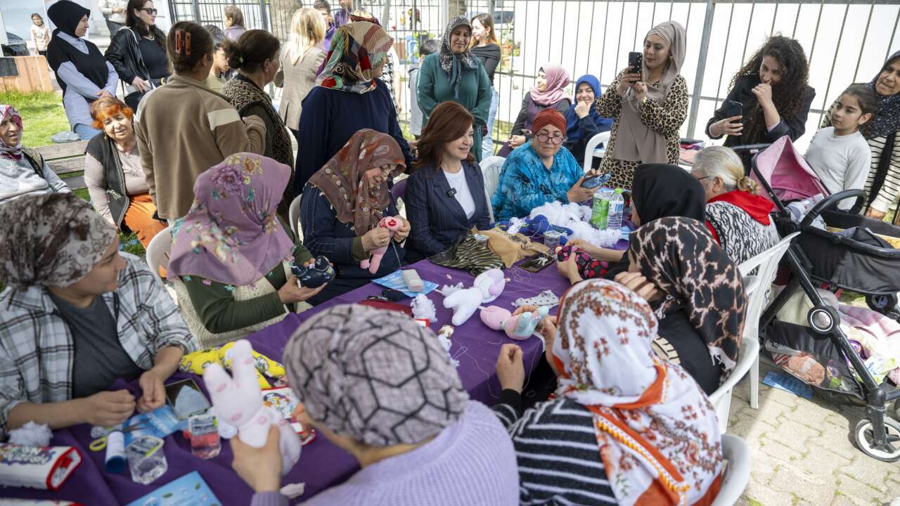 Evler atölyeye dönüştü: Kadınlar üretip kazanmaya başladı