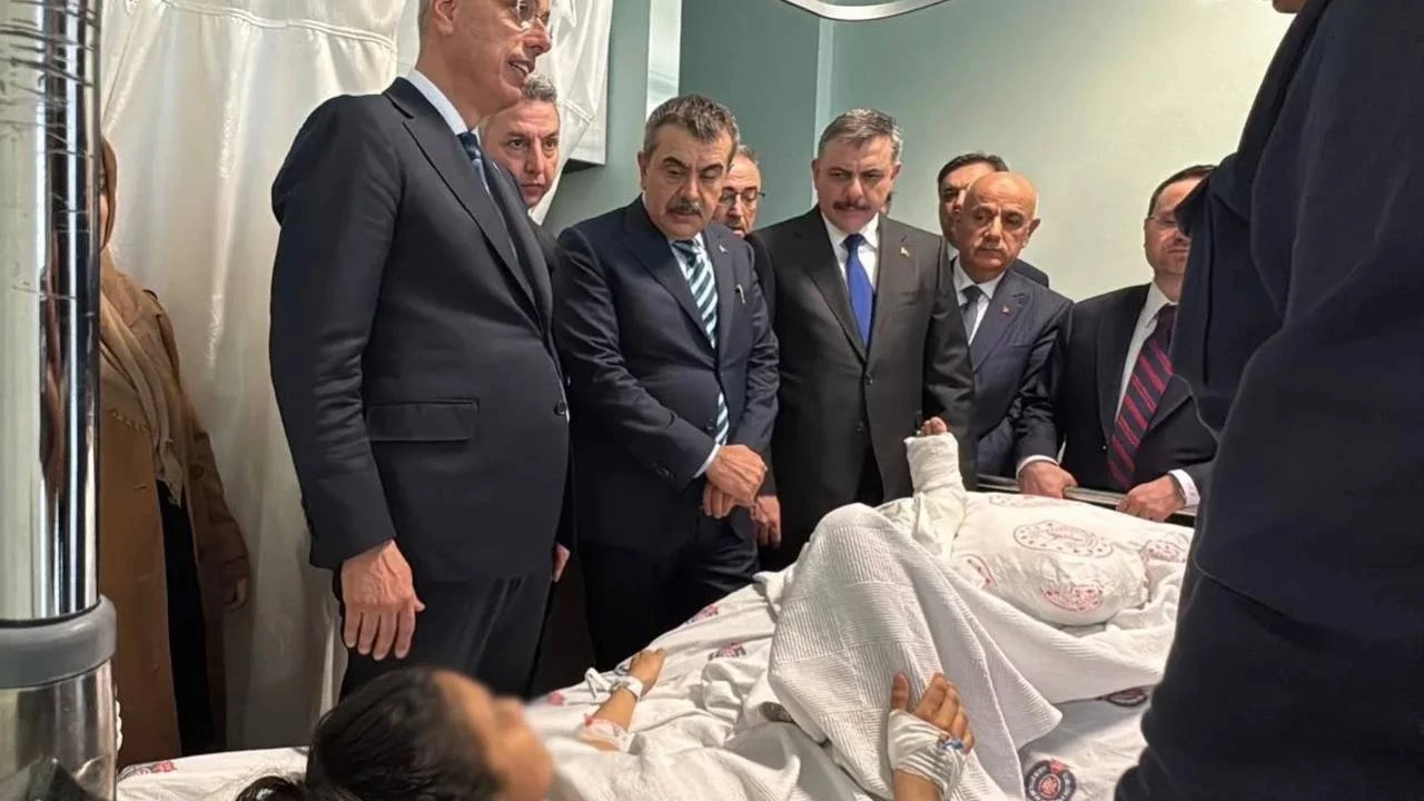 Okul saldırısında yaralanan 5. sınıf öğrencisi: 'Can havliyle pencereden atladım'