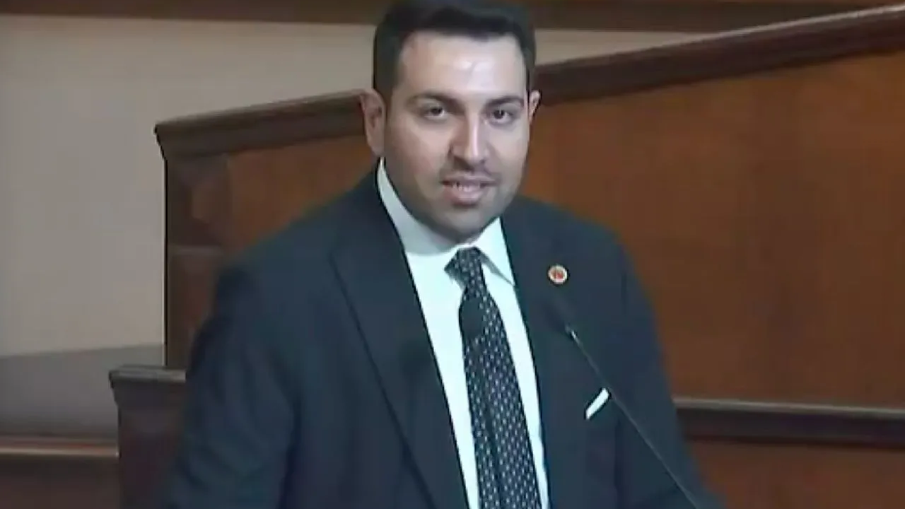 Beraat eden İBB Meclis Üyesi Özdemir'den kürsüden sert çıkış: Yüzümüze nasıl bakacaksınız?