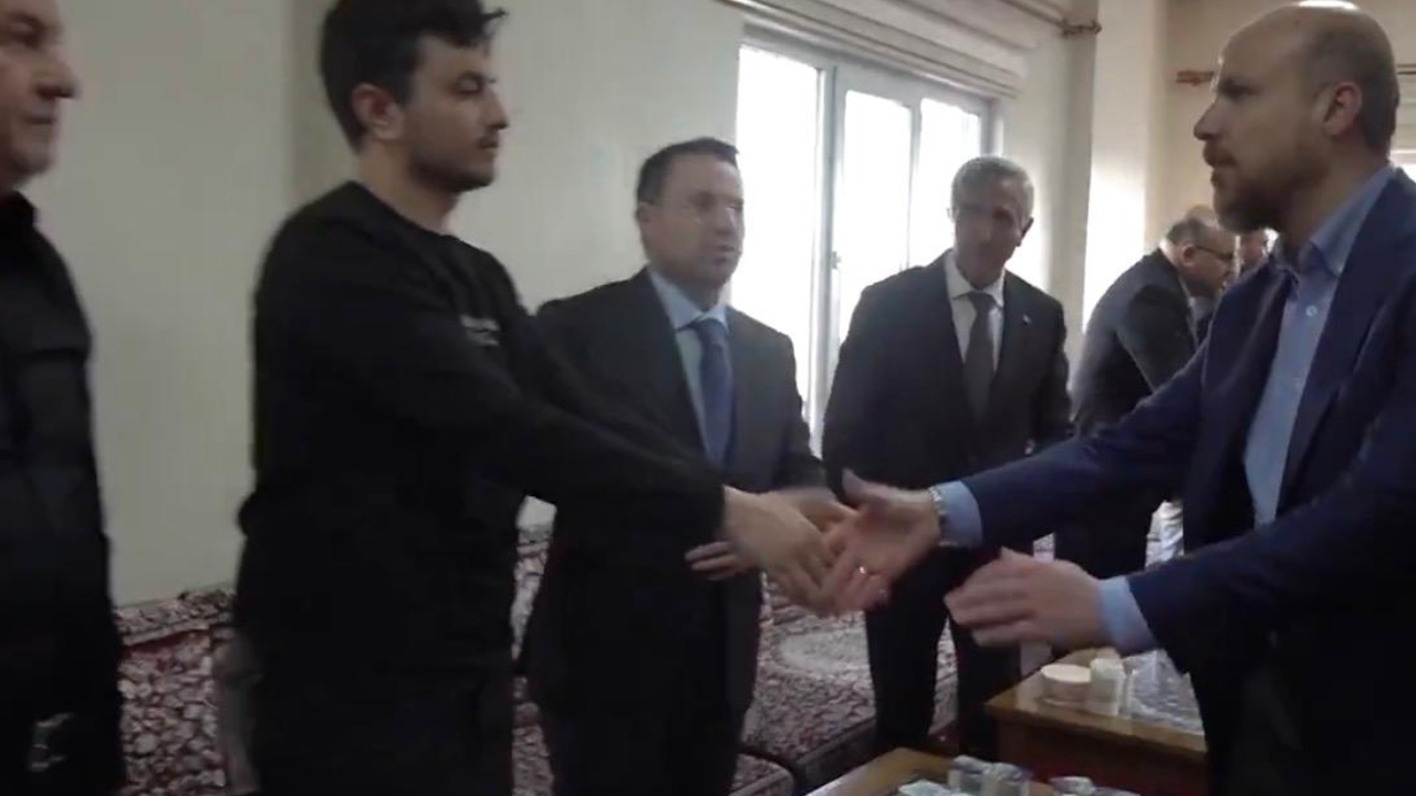 Kameraya yansıyan o an: Bilal Erdoğan, Akın Gürlek’in elini sıkmadı!