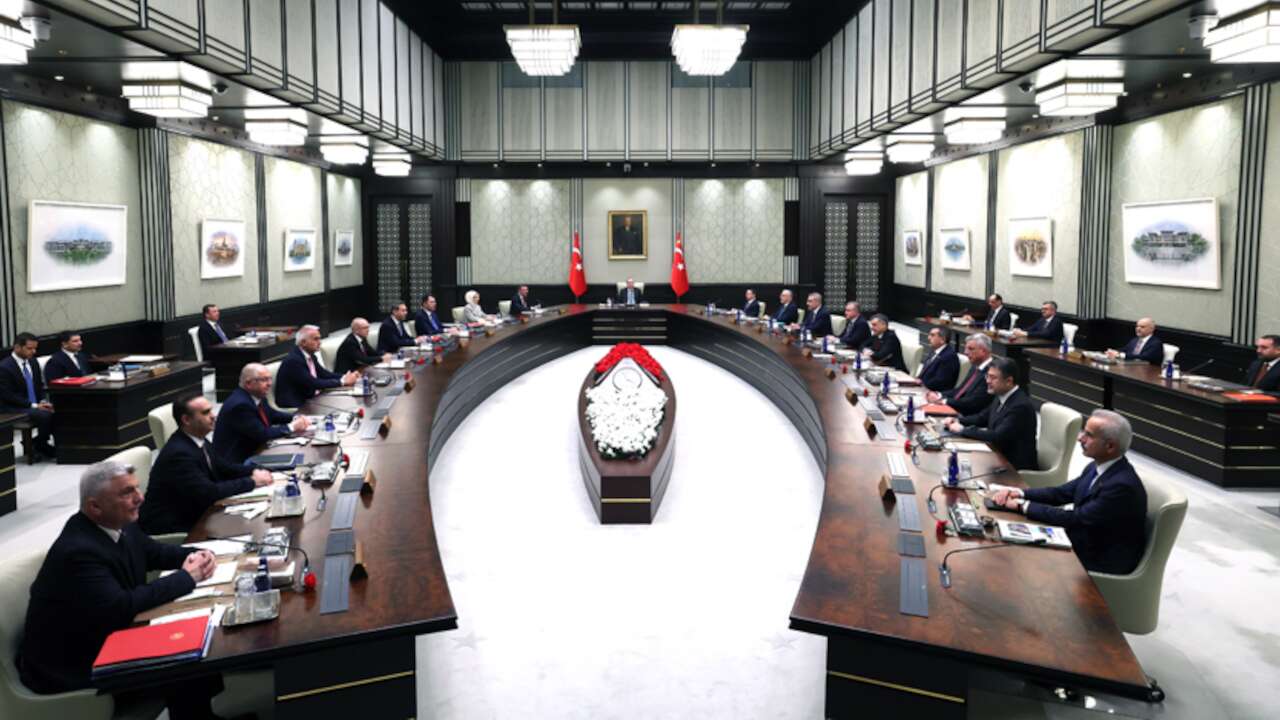 Saldırılar sonrası iktidara eleştiri: Çocuklarını özel okula gönderen bakanlar, devlet okullarından ne kadar haberdar olabilir