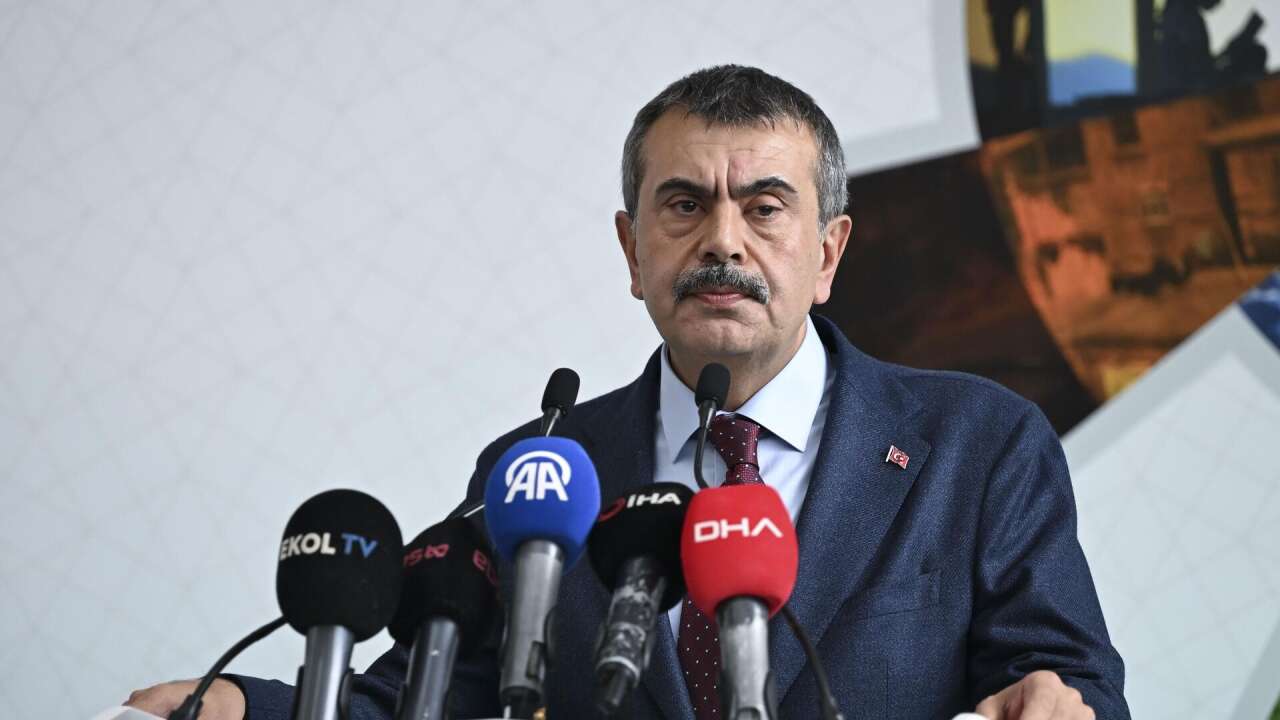 Yusuf Tekin cenazede protesto edildi: Öğretmenlere 'şov yapıyorsunuz' dedi iddiası