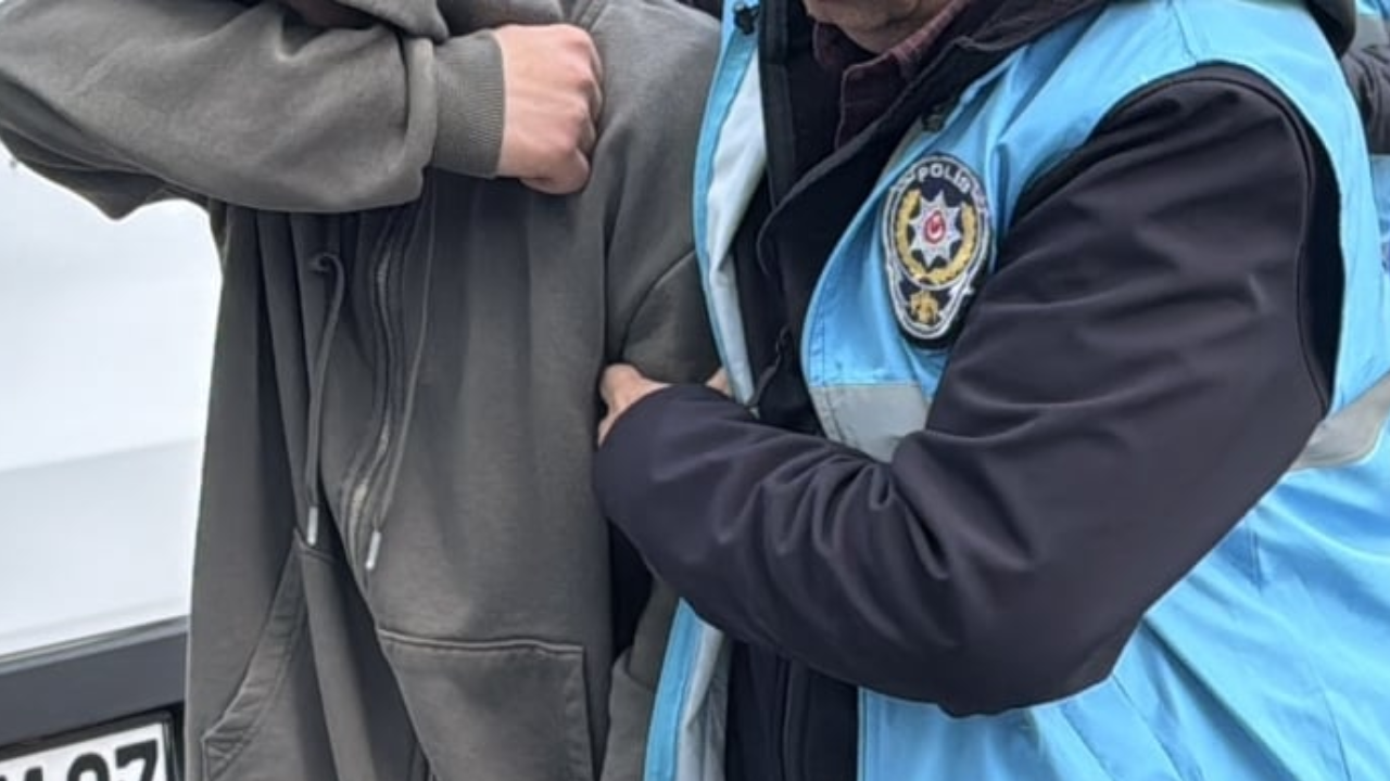 İzmir’de okula saldırı hazırlığı iddiası: 8 öğrenci gözaltına alındı