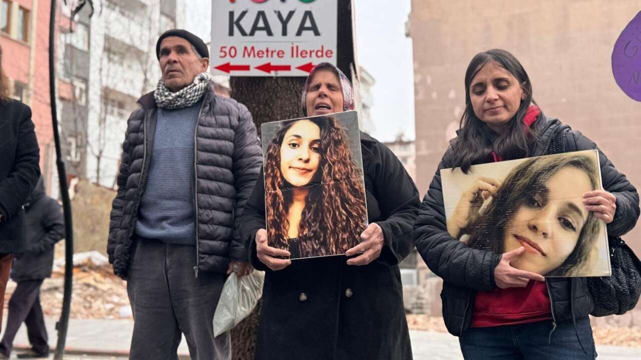 Metin ve Kemal Kahraman yeni şarkısını Gülistan Doku’ya ithaf etti