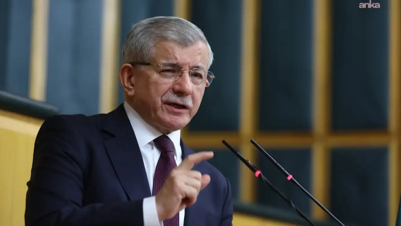 Davutoğlu ile CHP arasında 23 Nisan polemiği: Yas ilan edilsin çağrısına, güçlü kutlanmalı yanıtı