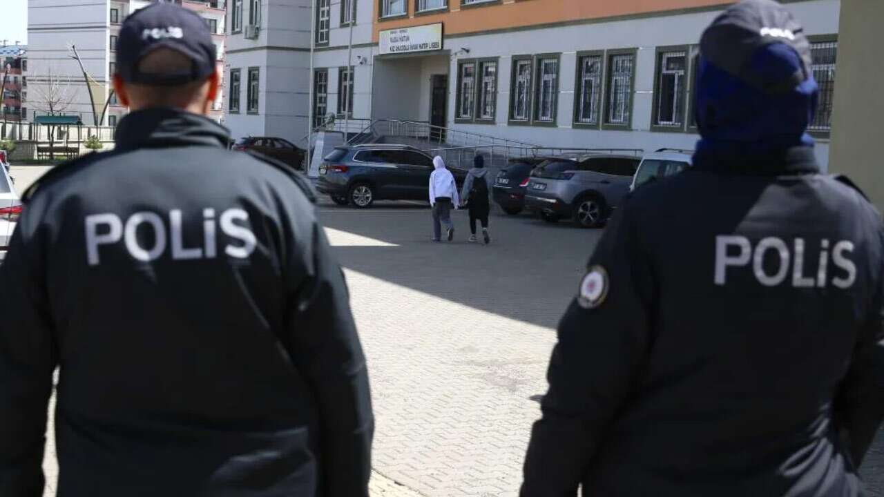 Okullar için yeni karar: Ailesinde silah olan öğrenciler…