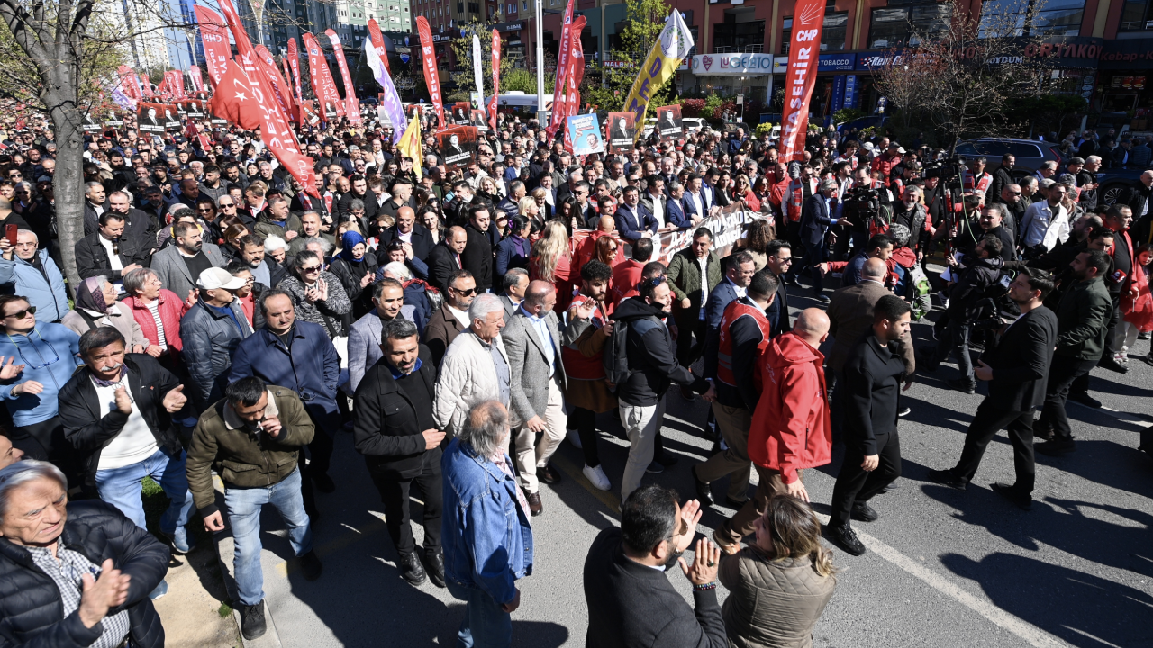 Ataşehir'de, Onursal Adıgüzel için yürüyüş: 'Sandığı sembolik hâle getirmek istiyorlar'