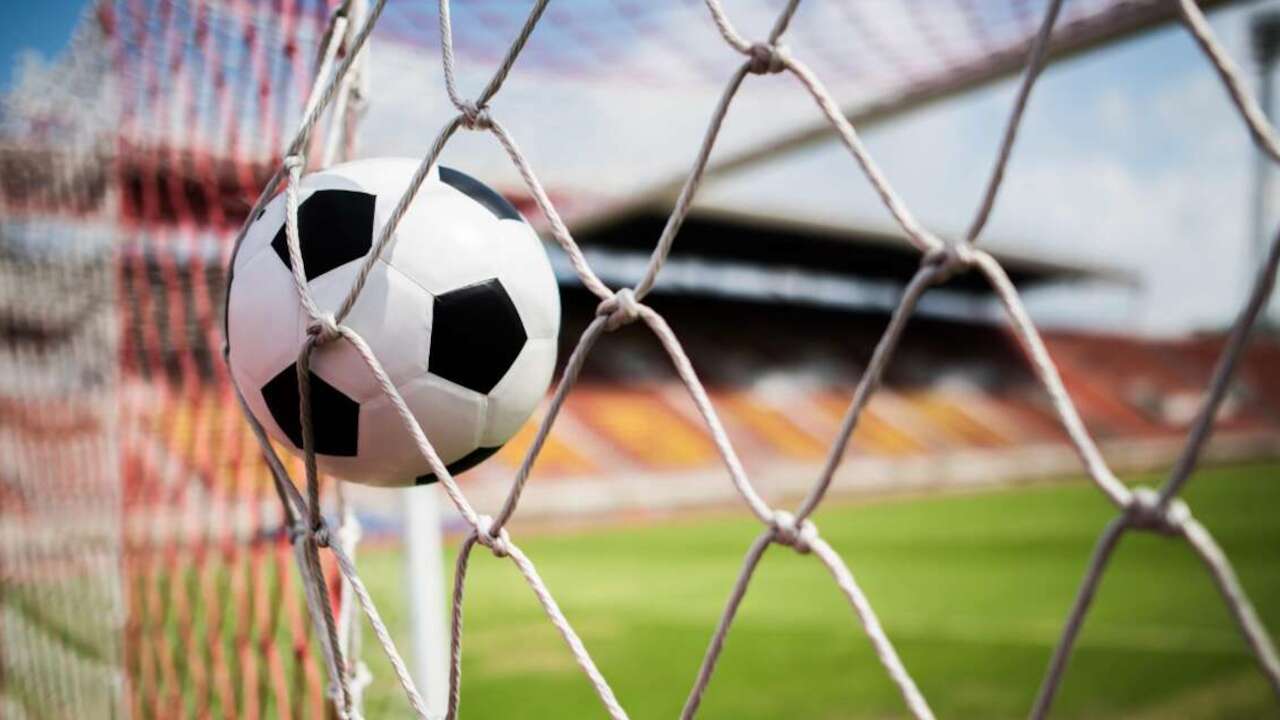 Türkiye'deki 4 ligde 27 takımın küme düşmesi kesinleşti