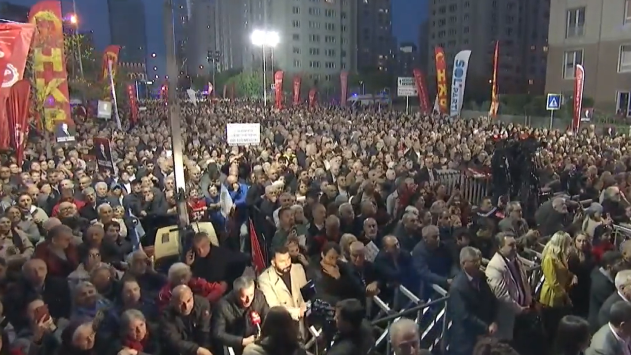 CHP'den 'Onursal Adıgüzel'' mitingi: Binlerce yurttaş meydanda toplandı