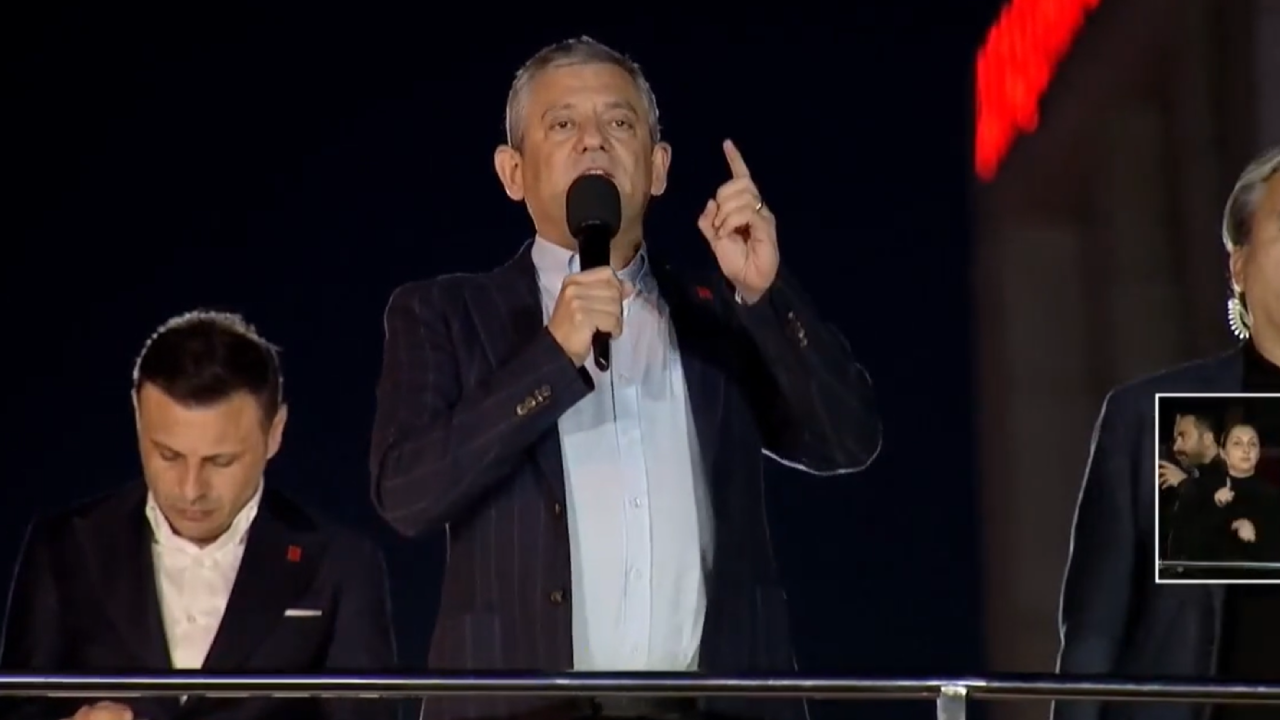 CHP'den 'Onursal Adıgüzel'' mitingi: Binlerce yurttaş meydanda toplandı