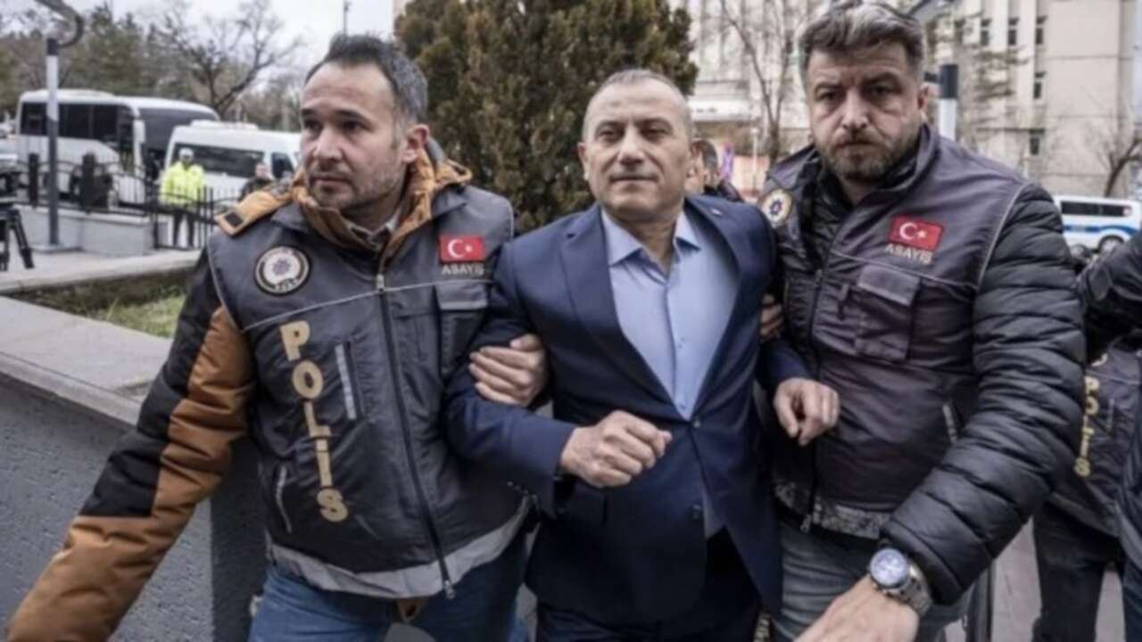 Doku ailesinin avukatından 'kelepçe' tepkisi: İnfiale neden neden oldu