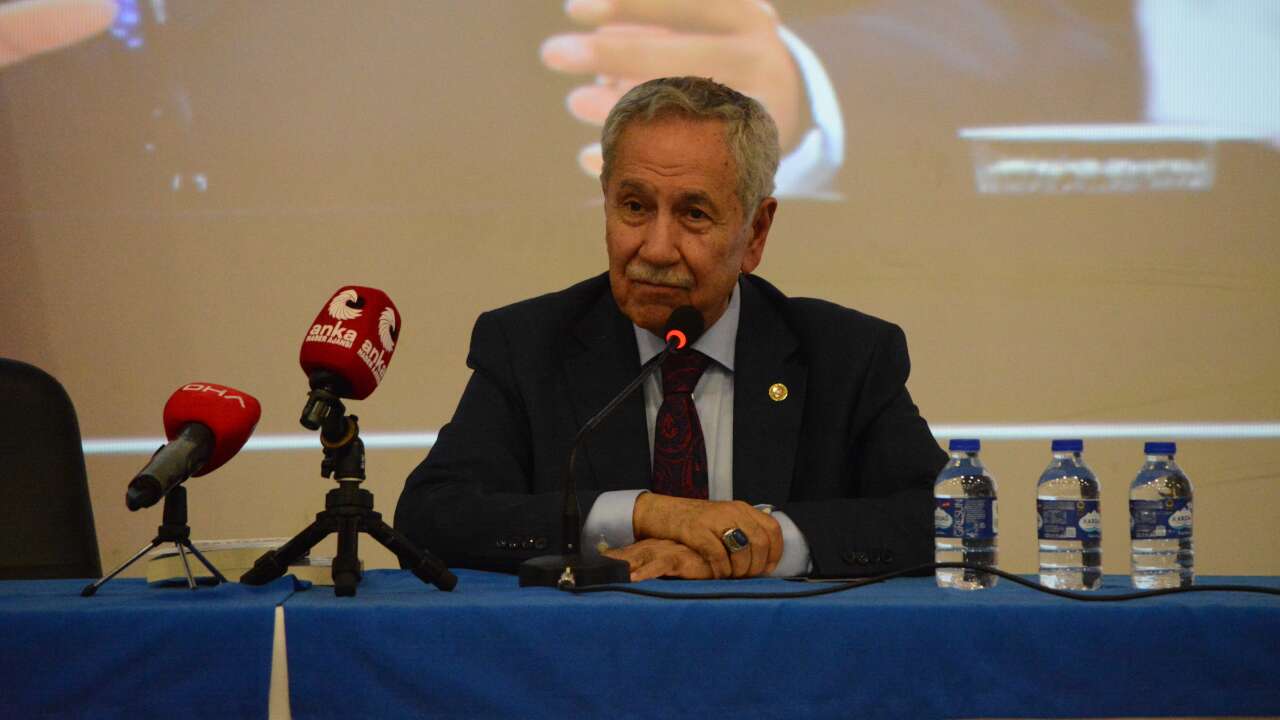 Bülent Arınç: Ahlak yoksunluğu yaşıyoruz