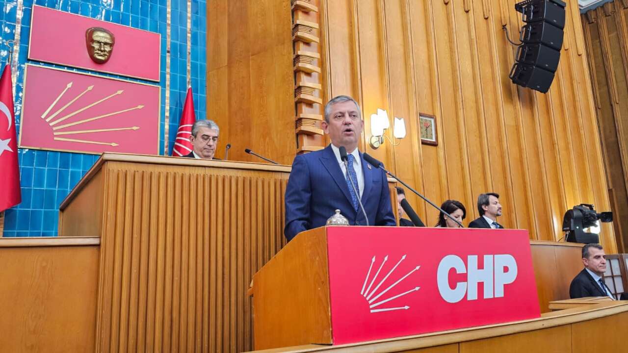 Özgür Özel, Meclis grup toplantısında konuşuyor