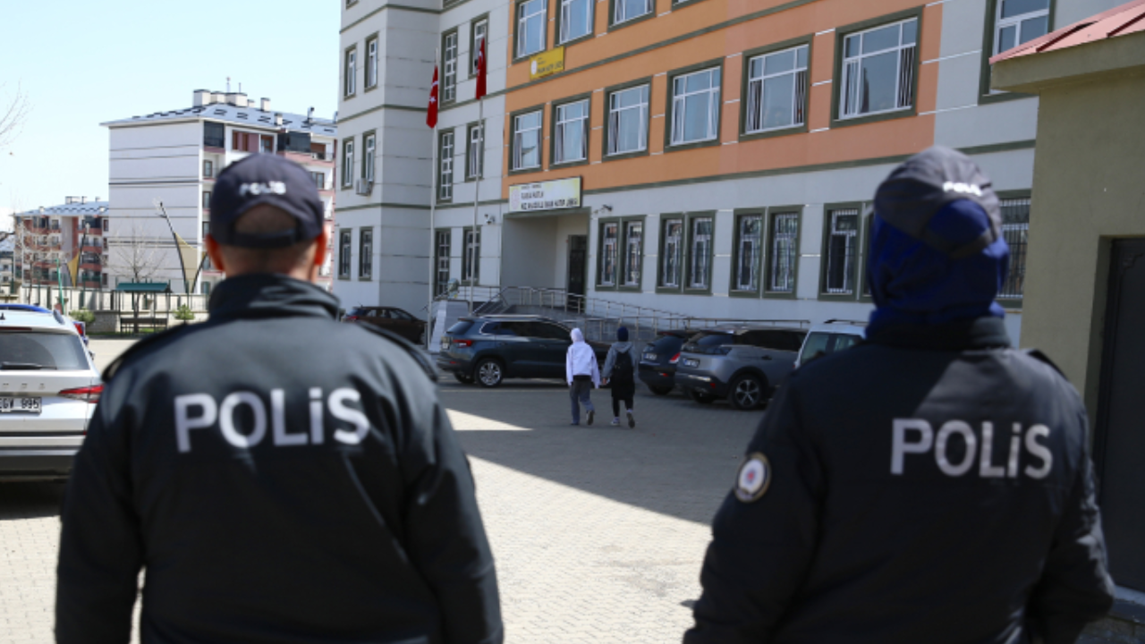 Okul saldırısı paylaşımlarına operasyon: 10 kişi tutuklandı