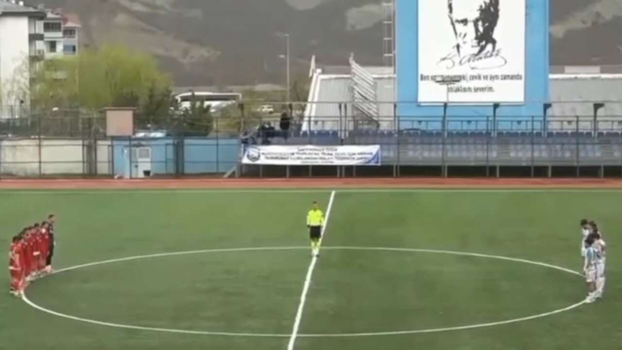 Dersimspor-Doğubayazıt FK maçında Gülistan Doku protestosu