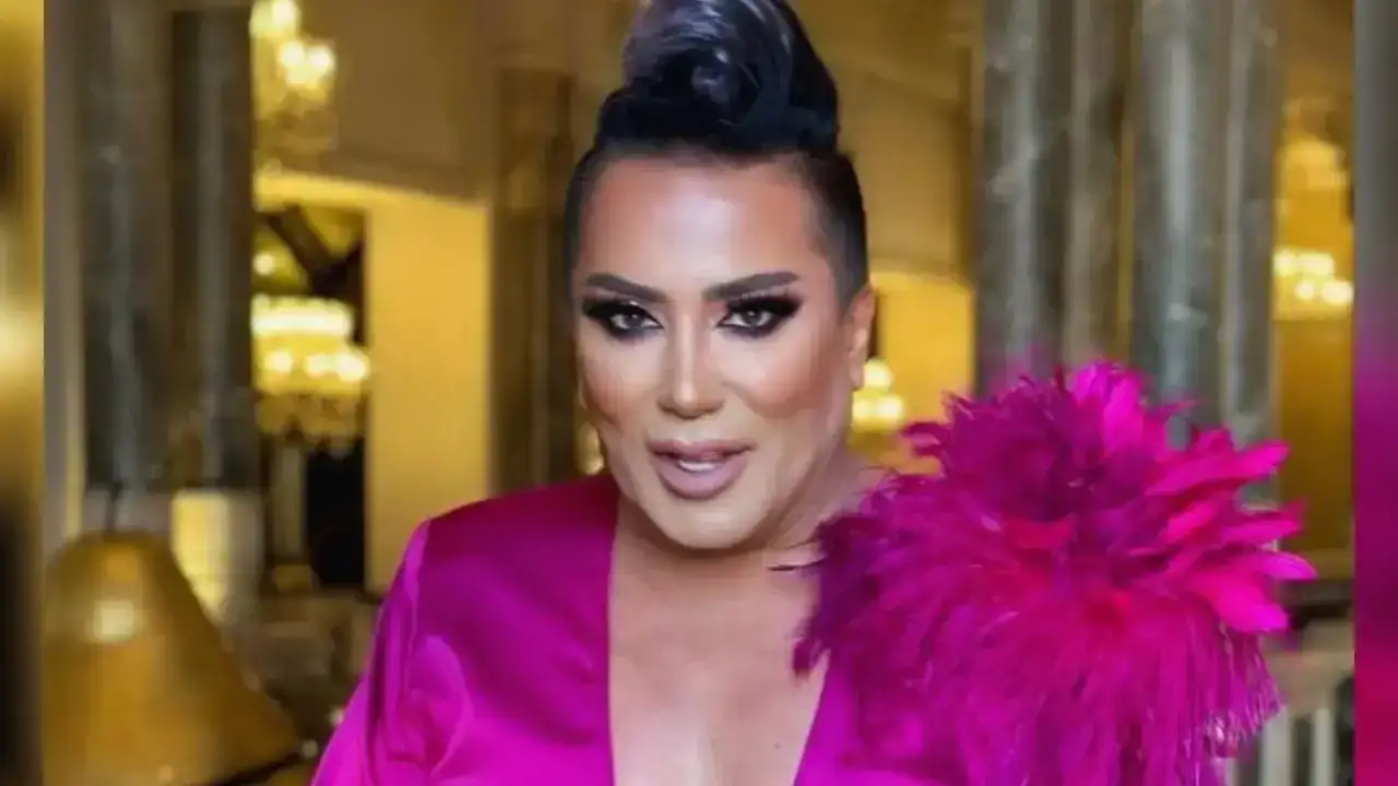 Başörtüsü takmıştı: Murat Övüç'e 11 ay hapis cezası verildi