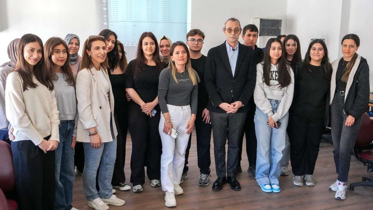 Erdal Beşikcioğlu’ndan halk eğitim merkezine ziyaret