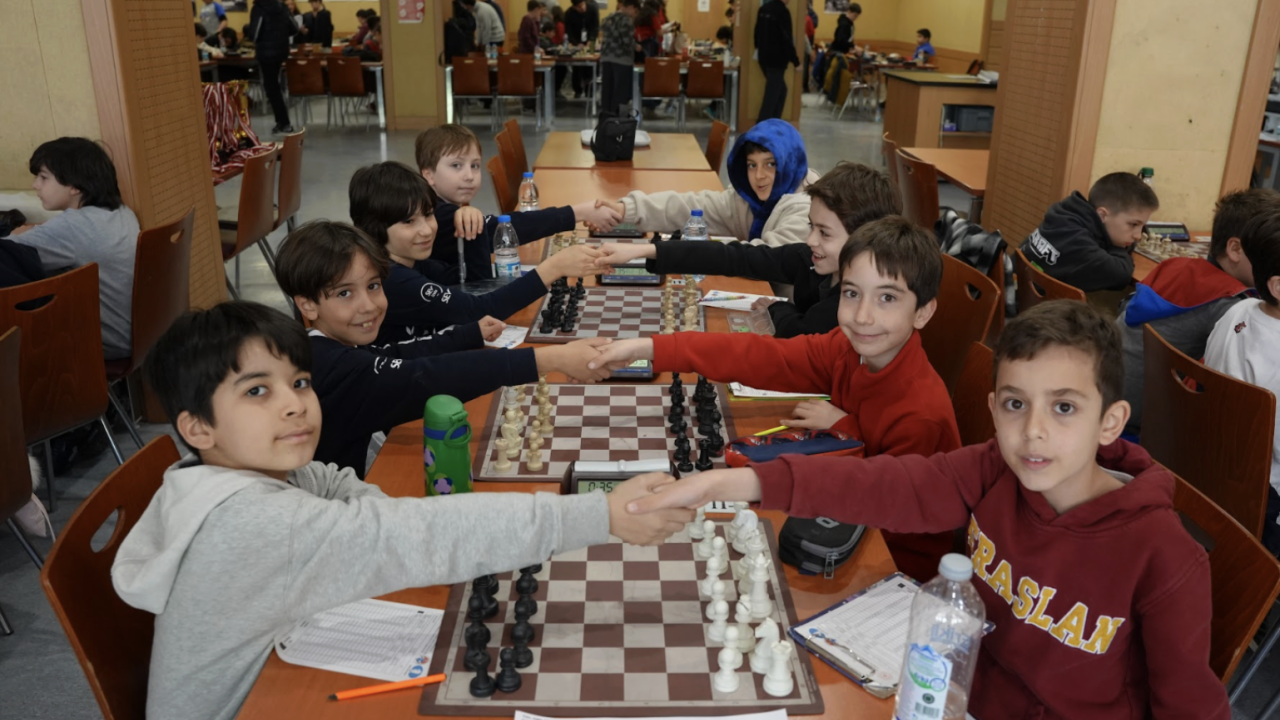 İzmir’de satranç turnuvasına rekor katılım