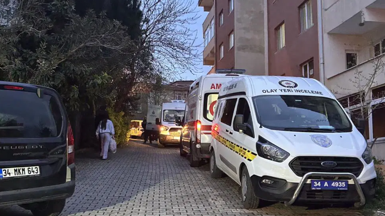 Üsküdar'da aile katliamı: Anne ve babasını öldürüp intihar etti!