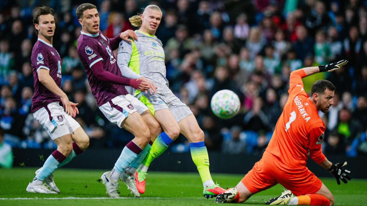 Manchester City kazandı, Burnley küme düştü