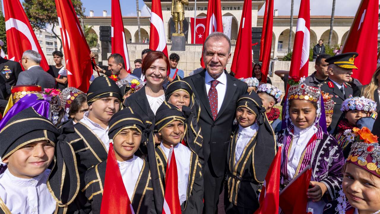 Vahap Seçer'den 23 Nisan mesajı: “Cumhuriyet kazanımlarını korumalıyız”