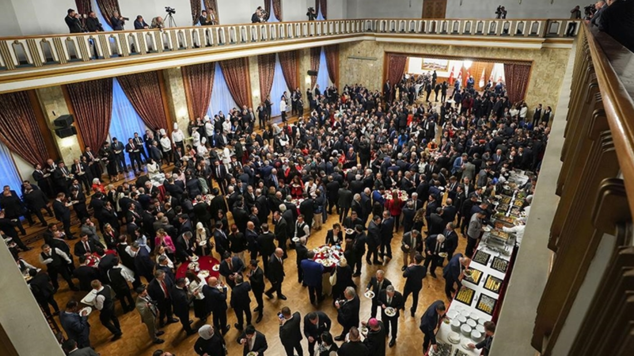 Erdoğan’dan "Mühür" çağrısına ilk yanıt: Meclis resepsiyonunda DEM Parti ile el sıkıştı!