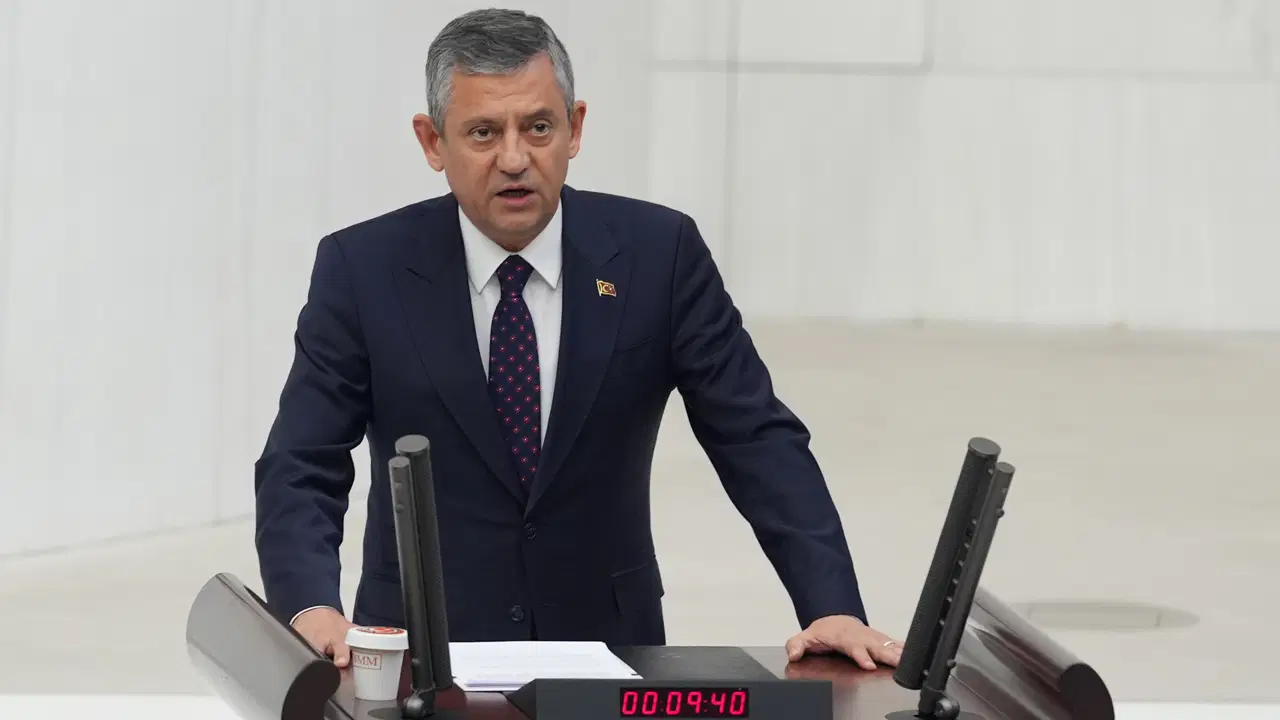 Resepsiyonda 'çay' davetine 'haysiyet' yanıtı: Özgür Özel’den TGRT’ye sert sitem!