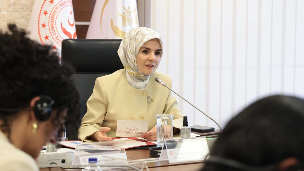 Bakan Göktaş'tan doğum izni açıklaması: Annelerimize müjdemiz var