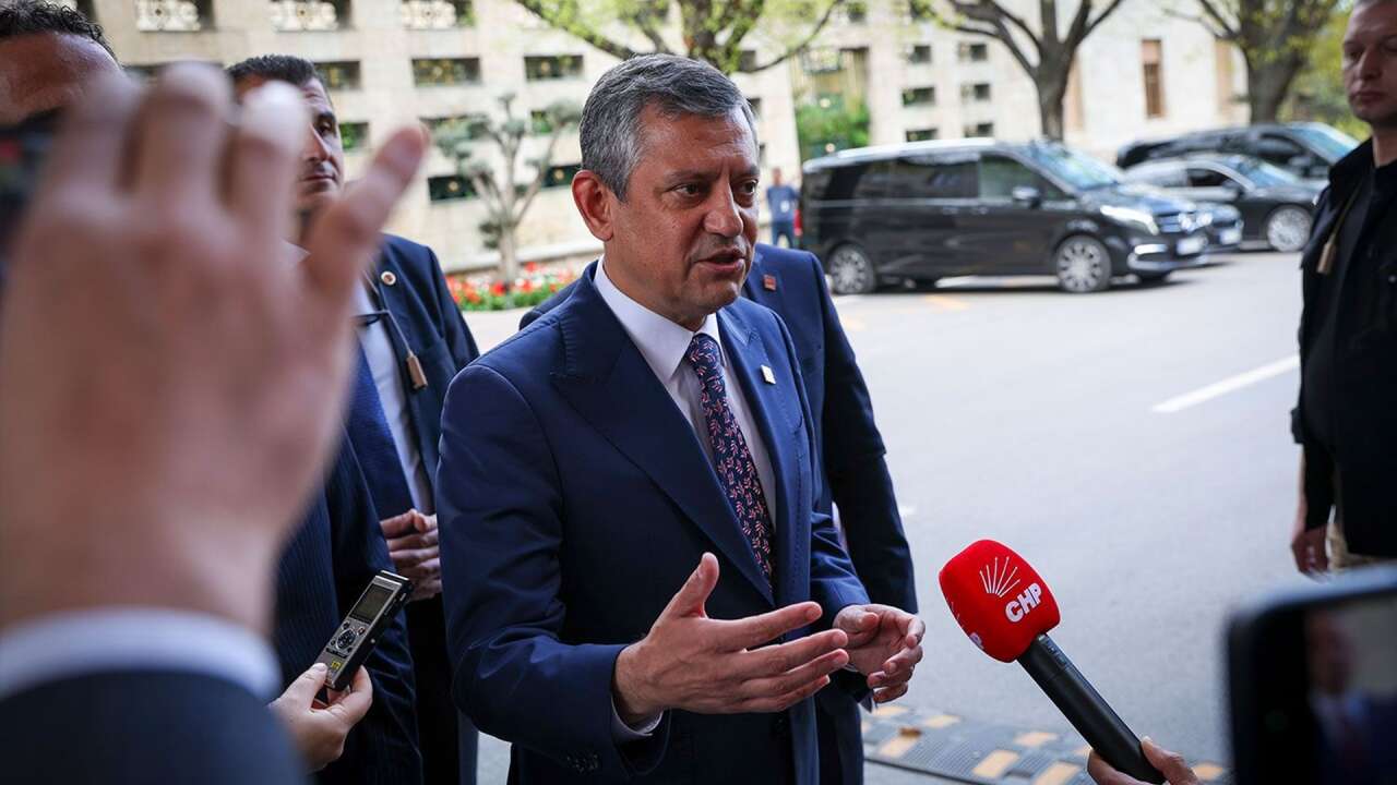 Özel'den Bozbey'e ziyaret: Mafya yöntemiyle tutuklandı!