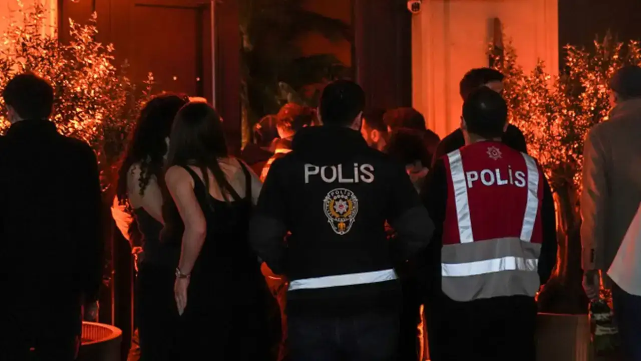 Kadıköy'de gece kulüplerine uyuşturucu operasyonu: 107 gözaltı