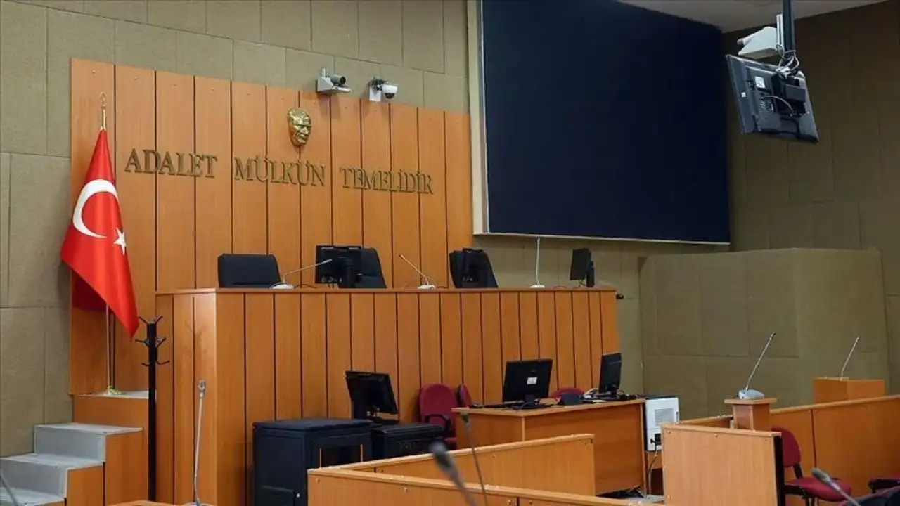 Adliyeyi kilitleyen hakime görevi kötüye kullanmadan hapis cezası