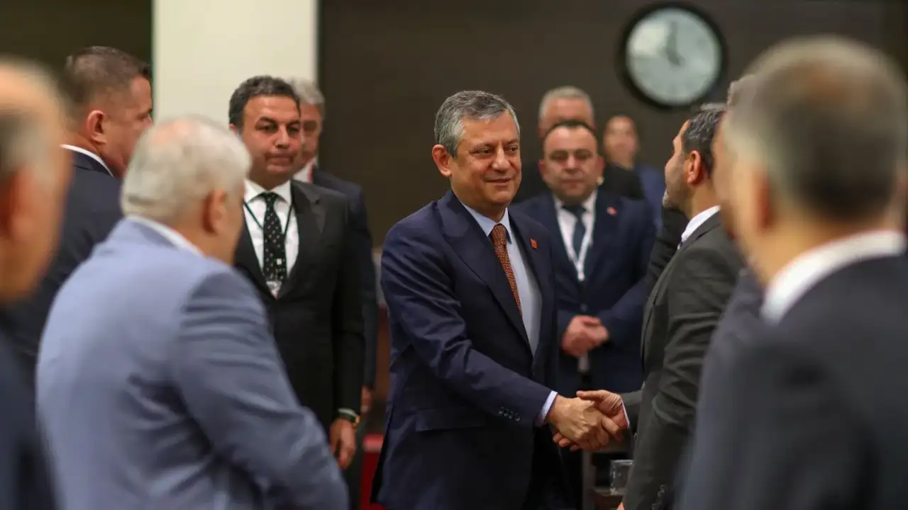 CHP yeni yol haritası için belediye başkanlarını topladı