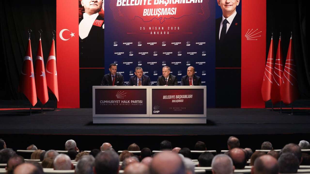 CHP yeni yol haritası için belediye başkanlarını topladı