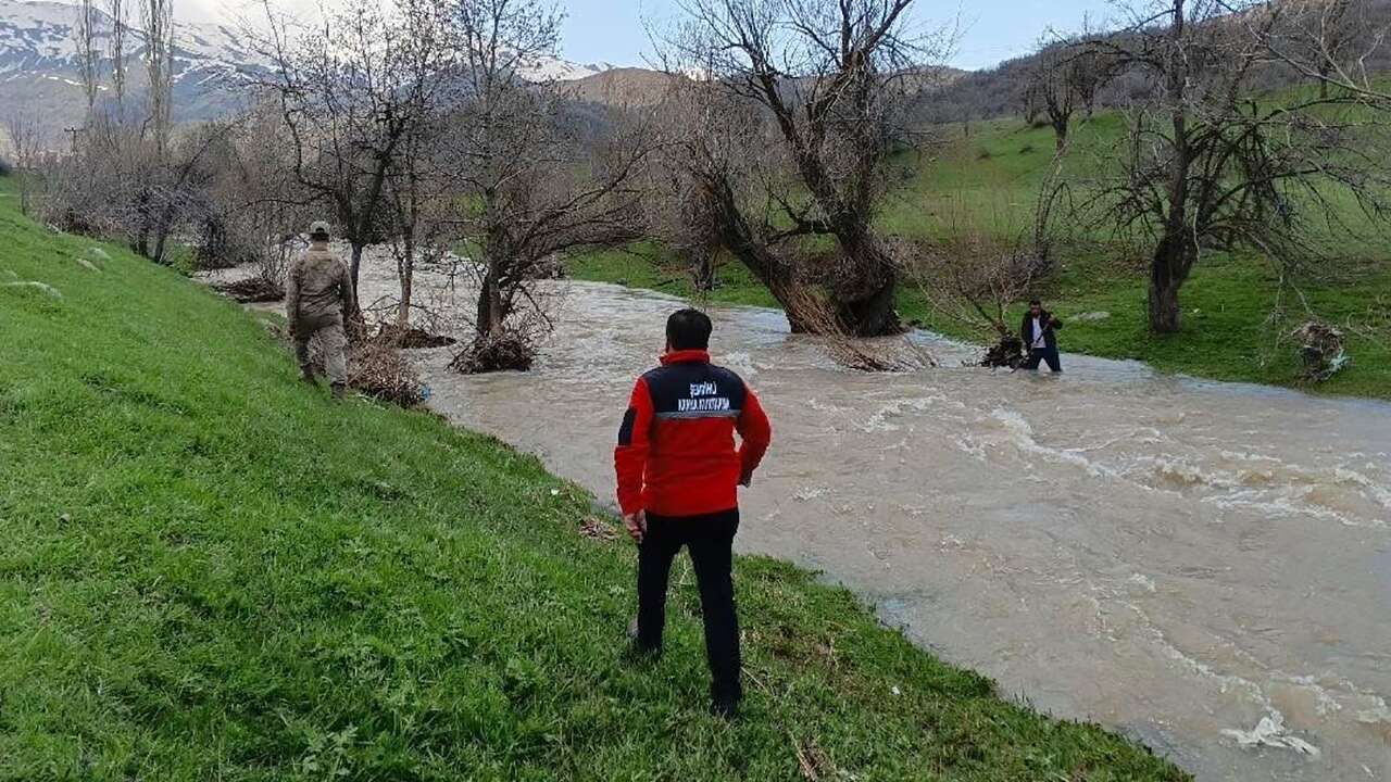 Dereye düşen 8 yaşındaki çocuk için arama çalışması başlatıldı