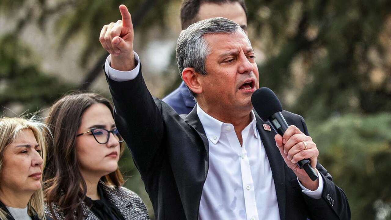 Özgür Özel, Sakarya mitinginde konuşuyor