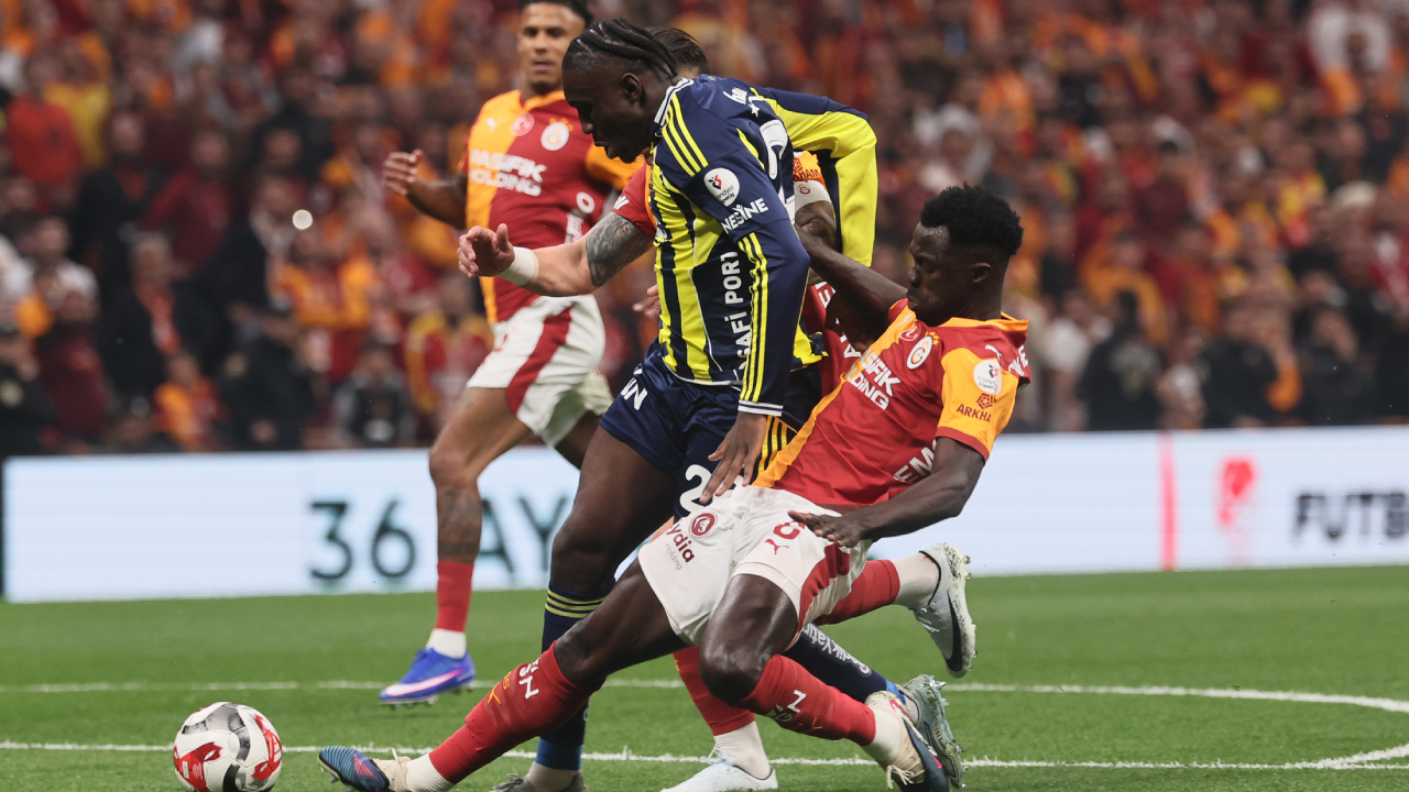Galatasaray, Fenerbahçe'yi 3 golle devirdi! 26 için son bir adım kaldı!