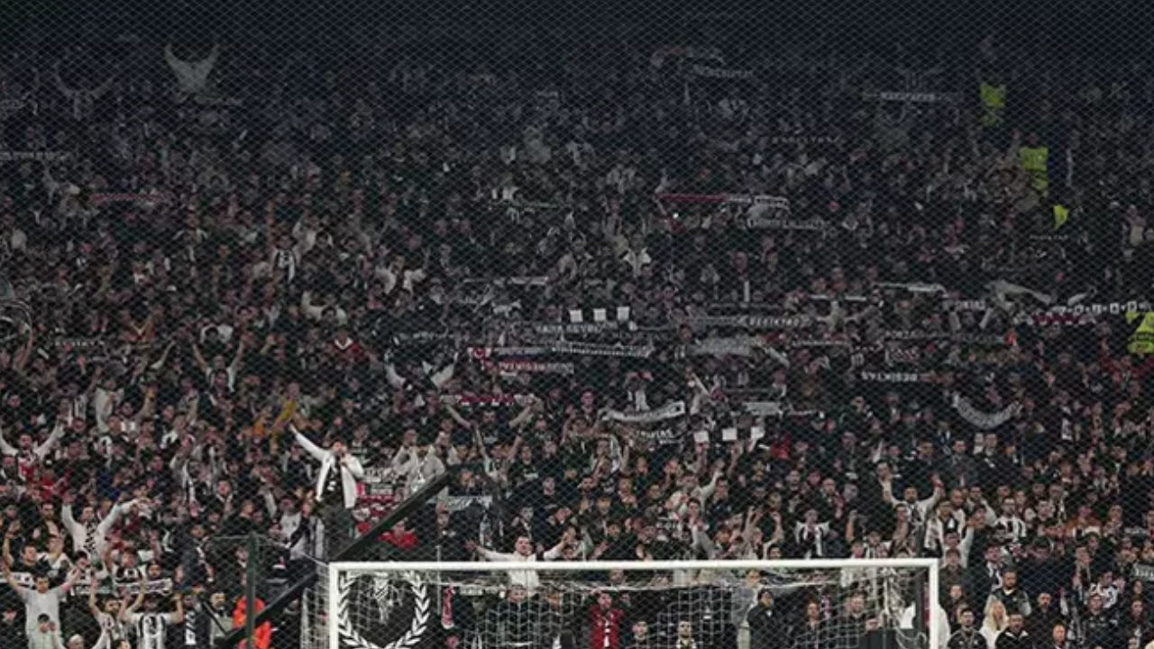 Beşiktaş tribünlerinden madencilere destek: "Meclis'te pirzola bedava, işçi açlıkla baş başa!"