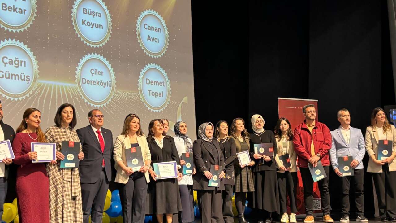 Trabzon’un eğitim yıldızları ödüllendirildi