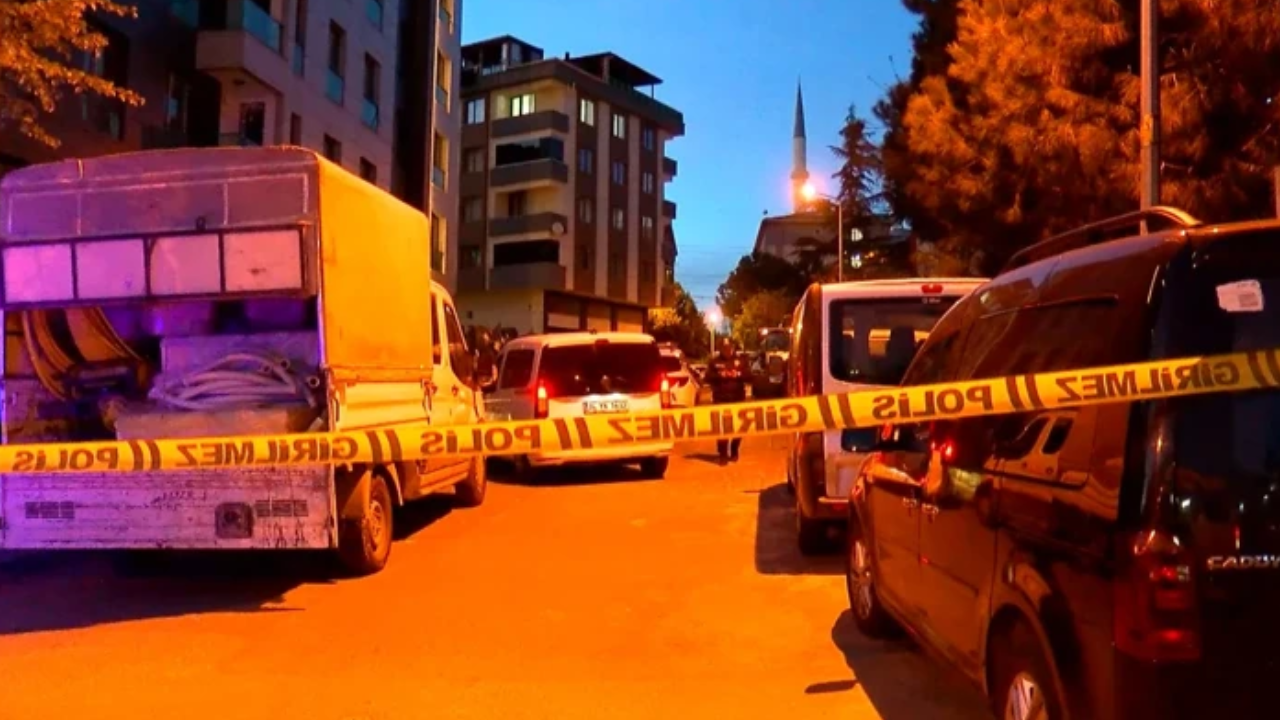 İstanbul'da sokak ortasında mühimmat paniği: Kazıdan havan mermisi çıktı!