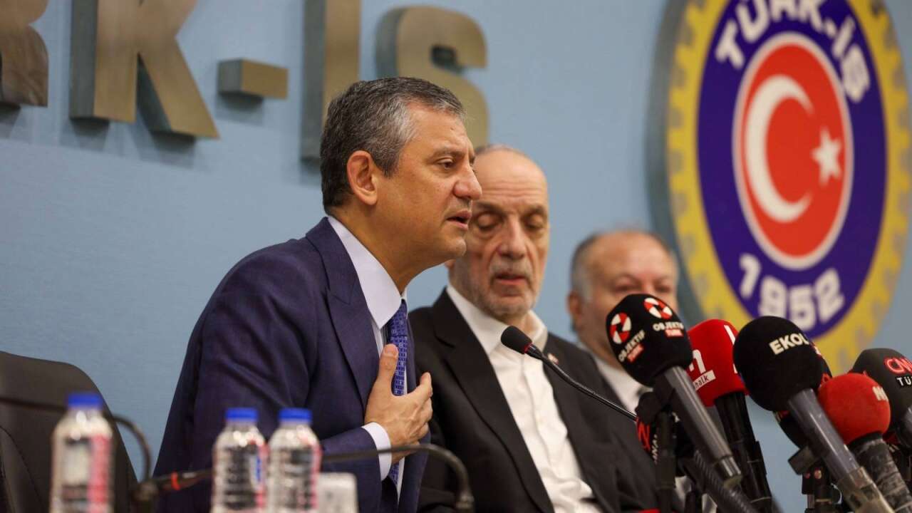 Özgür Özel Türk-İş'i ziyaret etti, Erdoğan'a seslendi: Sendikalar önündeki yargı engelini kaldıralım