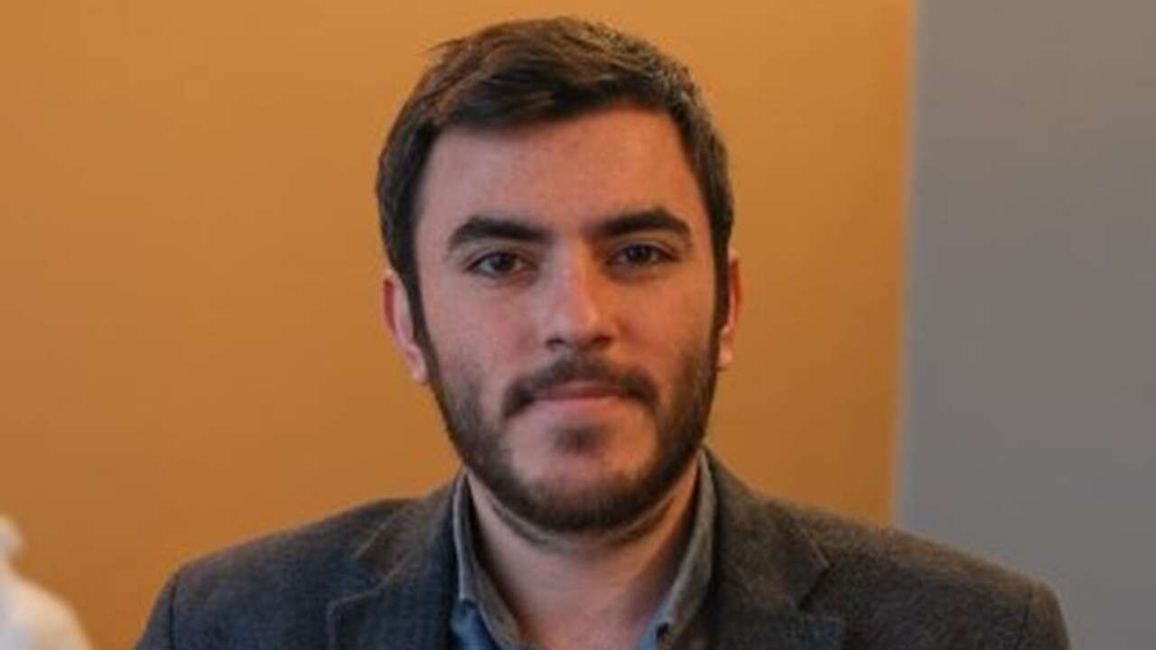 Tutuklu gazeteci İsmail Arı'ya hakaretten beraat