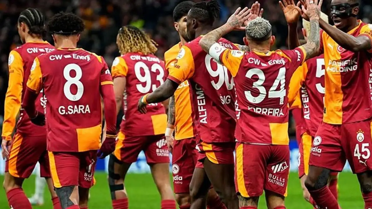 Galatasaray'da yaprak dökümü: 2 oyuncu ile yollar ayrılıyor