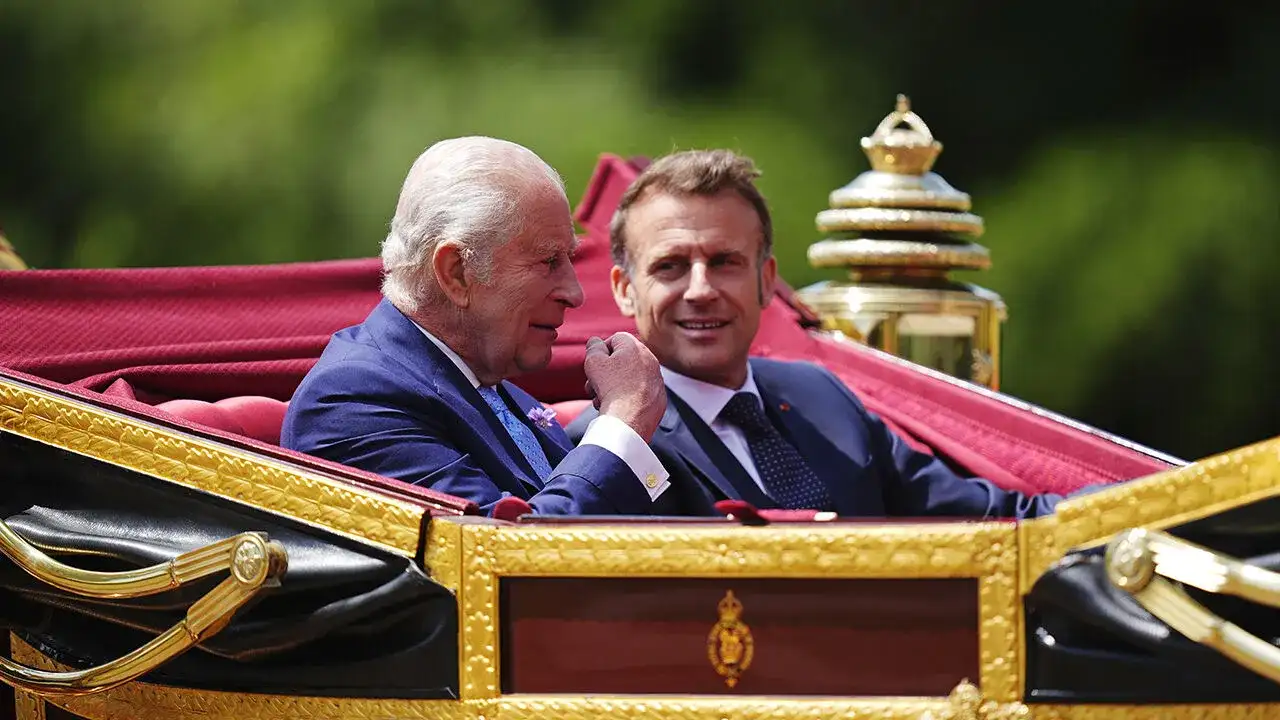 Macron da devreye girdi: Charles'ın Trump'a 'Biz olmasak Fransızca konuşurdunuz' sözlerine yanıt verdi